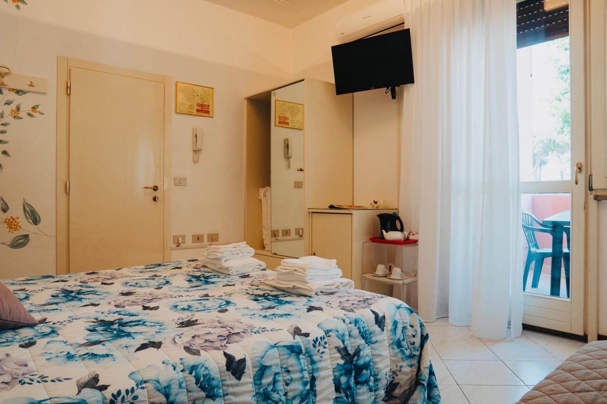 Hotel Julia Llido Degli Estensi Εξωτερικό φωτογραφία